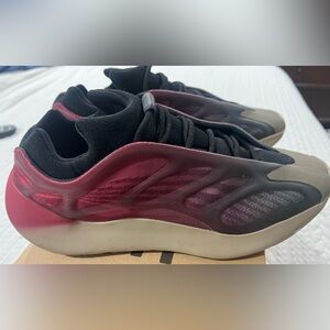 Authentic Yeezy 700 V3 men’s size 13.5